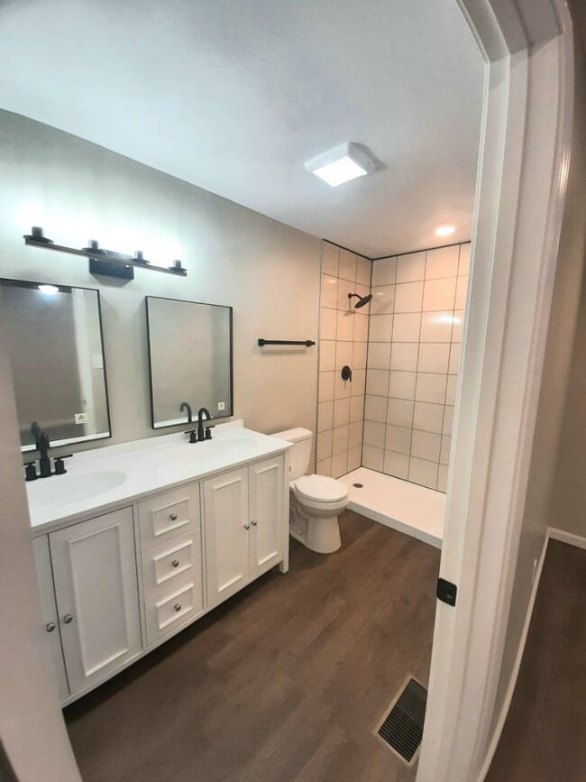 Building Photo - Renovated 3 Bedroom Bath Home for Rent!