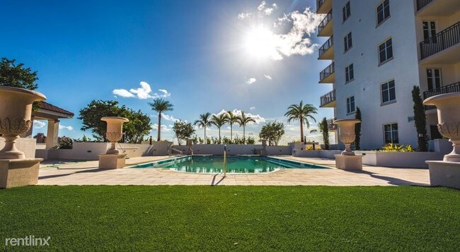 Foto del edificio - 3 br, 3 bath  - 2020 Salzedo St # 806