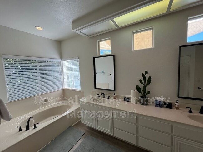 Foto del edificio - 79175 Latigo Cir