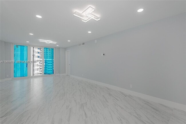 Foto del edificio - 3180 S Ocean Dr