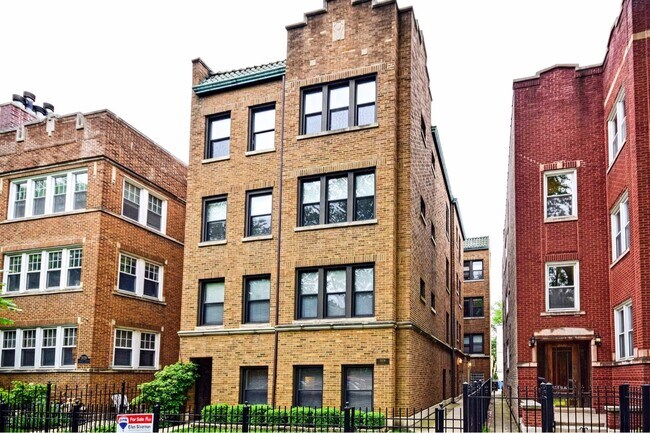 Building Photo - 2024 W Farragut Ave