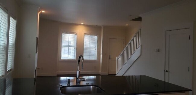 Foto del edificio - Modern end unit townhome in Jacksonville!