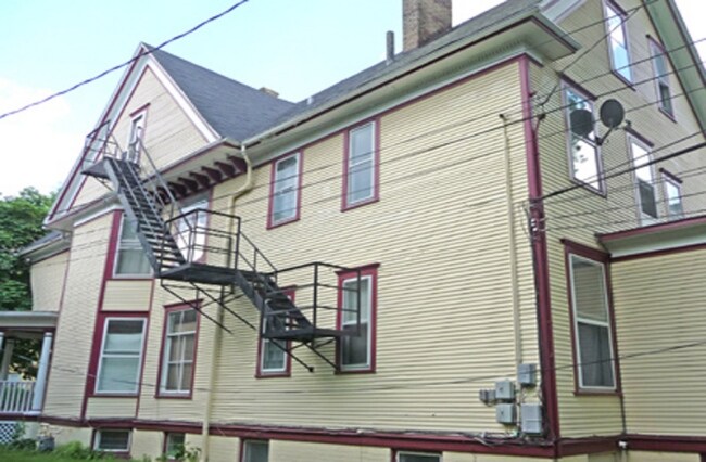 Building Photo - 838 College Ave