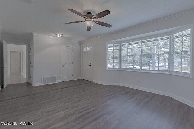Building Photo - 5020 Brighton Dr