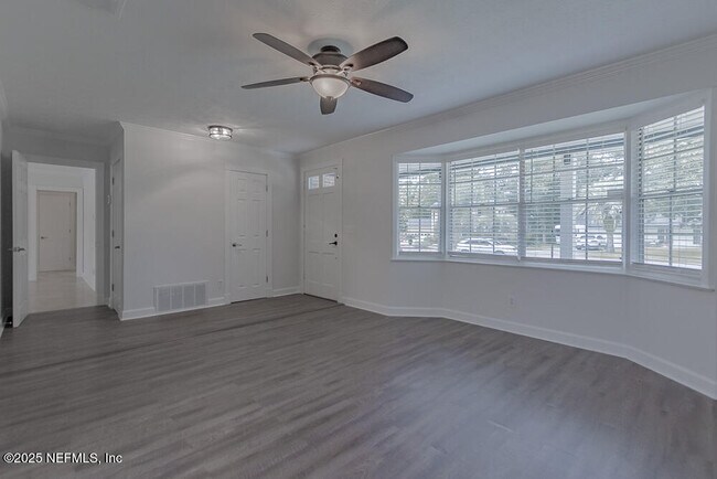 Foto del edificio - 5020 Brighton Dr