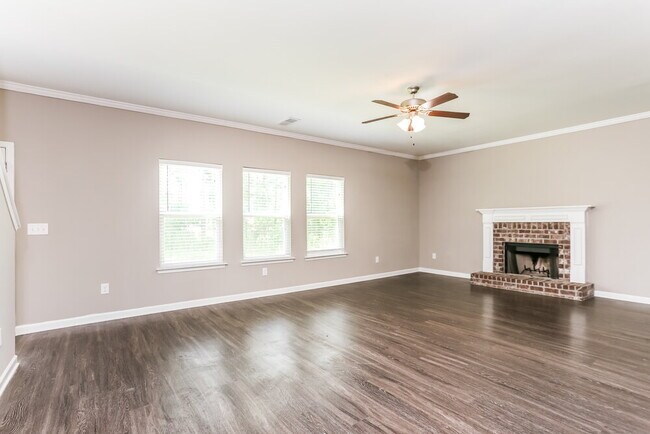Foto del edificio - 634 Fieldcrest Dr