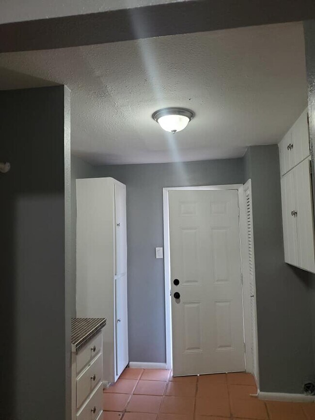 laundry room - 503 W Estes Ave