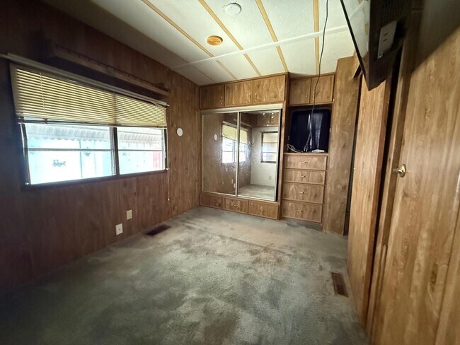 Building Photo - 616