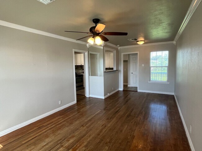 Building Photo - UPDATED CENTRAL CITY HOME