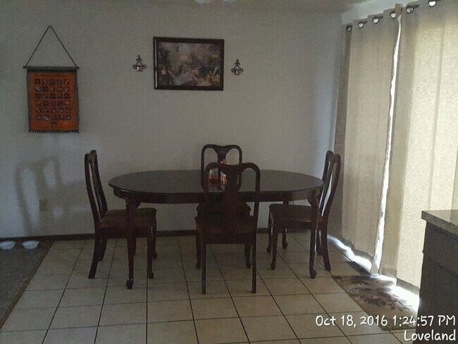 Foto del edificio - 2 Bedroom, 1 Bath Duplex with One Car Atta...