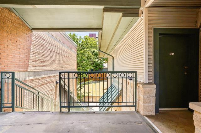 Building Photo - 1617 W Oleander St