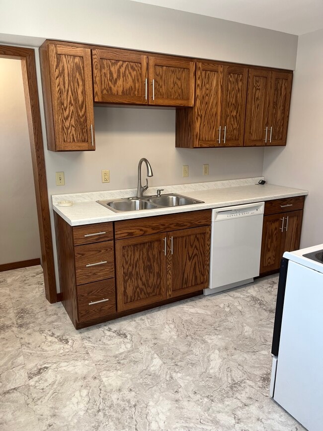 Building Photo - 1043 6th Ave