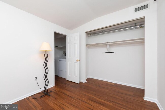 Building Photo - 805 E Passyunk Ave
