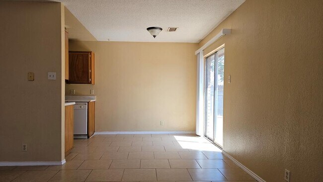 Foto del edificio - 4720 W Cuthbert Ave