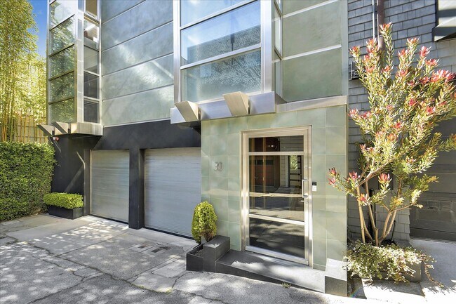 Building Photo - 30 La Ferrera Terrace