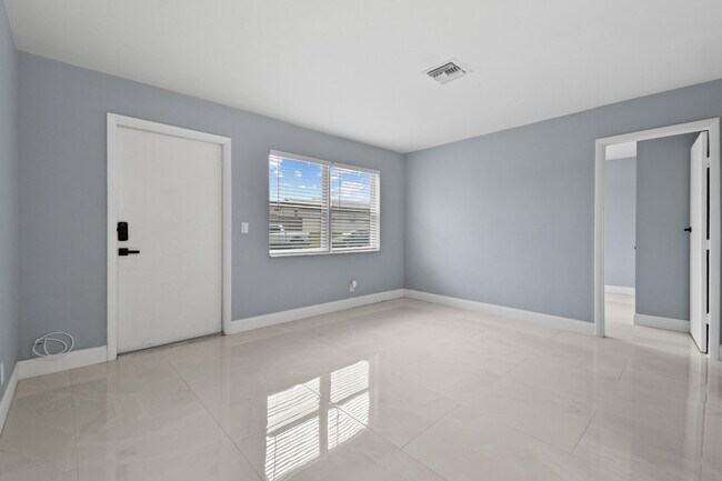 Foto del edificio - 968 W 9th St