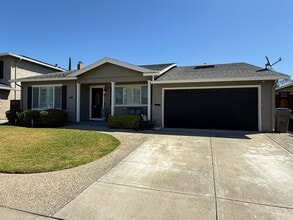 Building Photo - 649 Gaundabert Ln