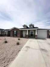 Building Photo - 493 Chitalpa Dr