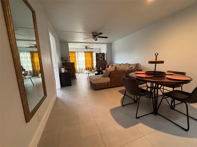Foto del edificio - 9235 Lagoon Pl