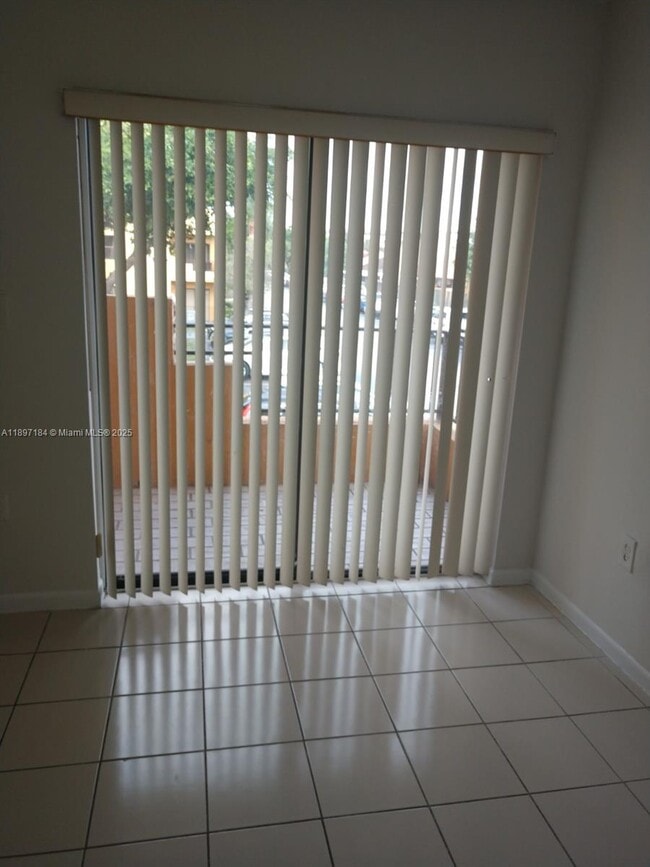 Foto del edificio - 580 NW 114th Ave