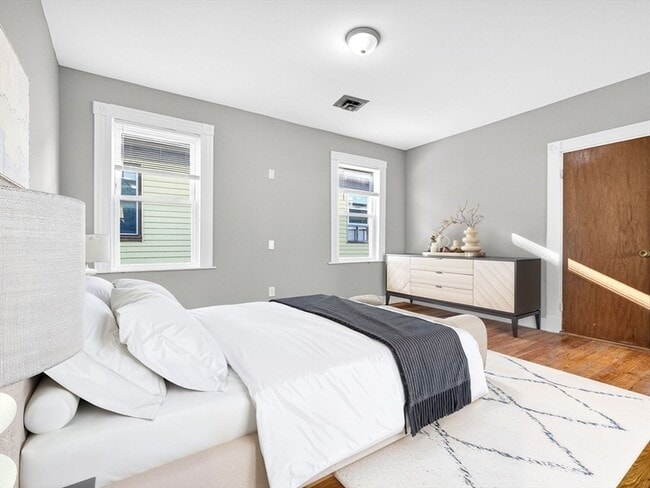 Building Photo - 53 Armandine St