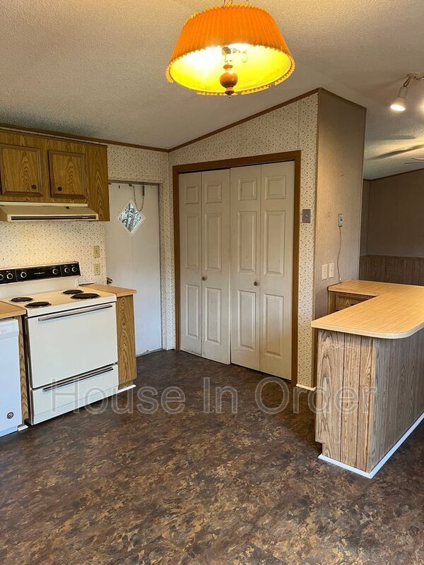 Photo - 193 Walter C Rd House