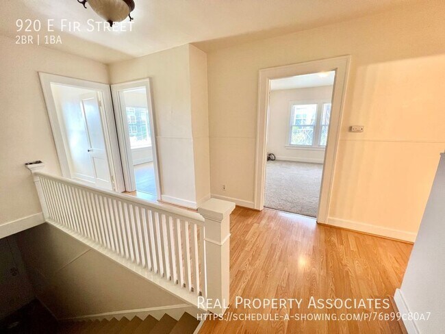 Building Photo - Spacious 2 Bedroom & Bonus Room in Awesome...