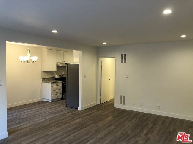 Building Photo - 917 Larrabee St