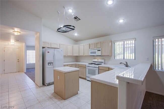 Building Photo - 7225 Palatial Ave