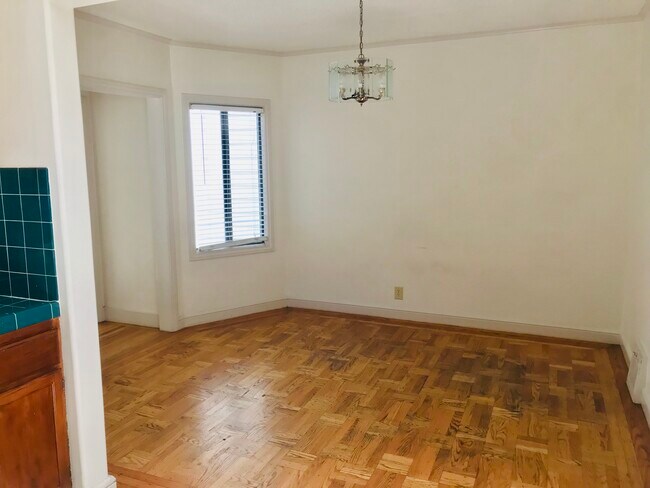 Building Photo - 115 Hale St
