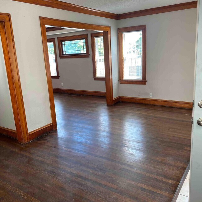 Foto del edificio - 3447 Bales Ave