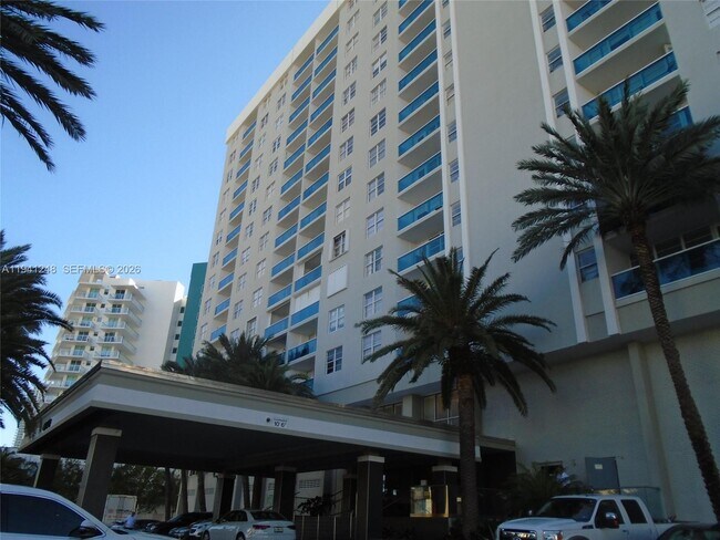 Foto del edificio - 6770 Indian Creek Dr