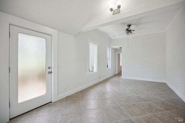 Building Photo - 106 3rd St