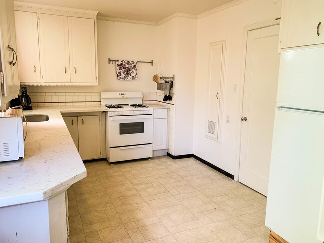 Building Photo - 1490 14th Ave