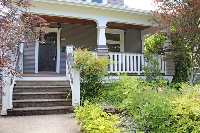 Building Photo - 4418 NE 11th Ave