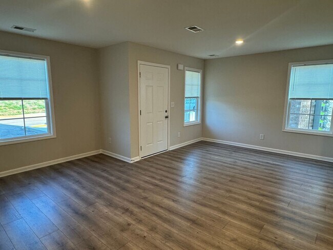 Foto del edificio - Brand new 3 bed/2.5 bath townhome in Smyrna TN- Be the first to live there!!