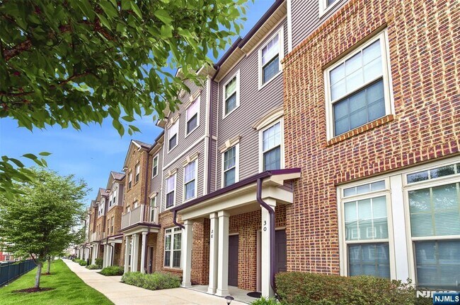 Building Photo - 28 Leahy Dr