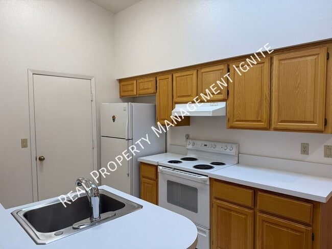 Foto del edificio - 1115 NE Hidden Valley Dr