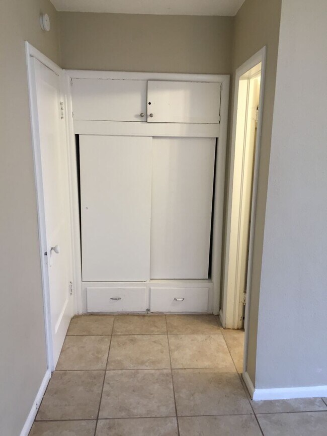 Foto del edificio - 1 bedroom 1 bath, Bethany Schools- Now Ava...