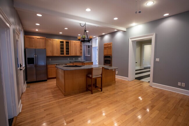 Foto del edificio - 335 N 6th St