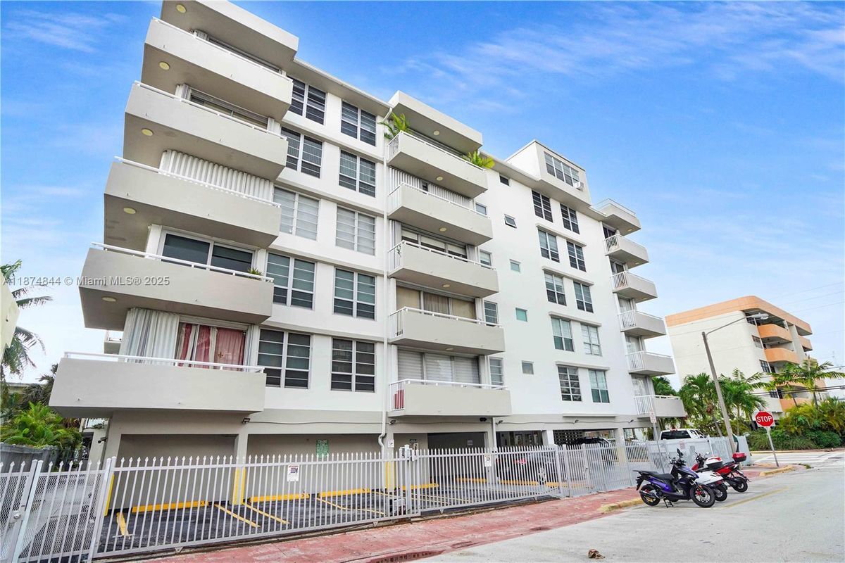 Foto principal - 7735 Abbott Ave