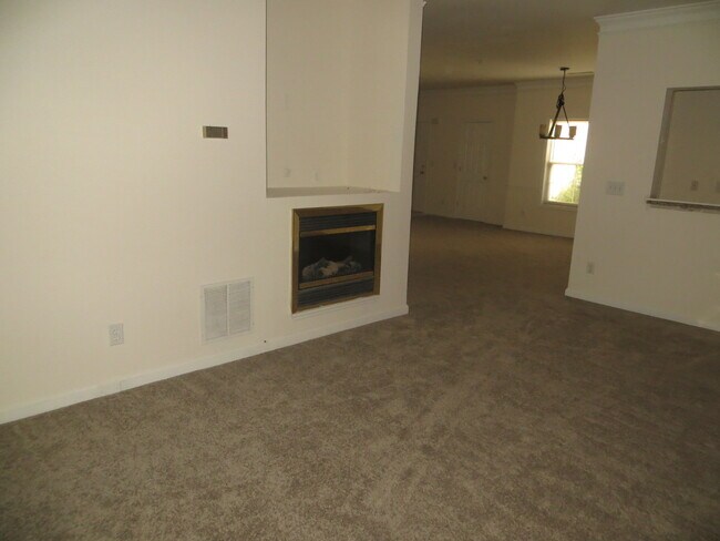 Foto del edificio - 8847 Fairview Bluff