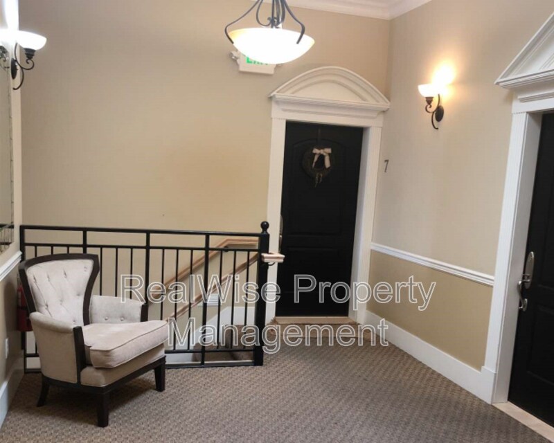 395 E Main St Unit 6, Ashland, OR 97520 Condo for Rent in Ashland, OR