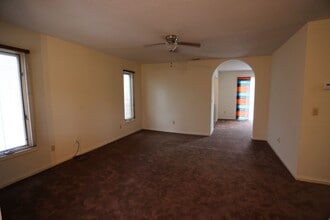 Building Photo - 706 Hillwood Dr