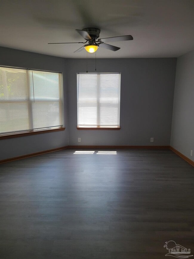 Building Photo - 465 S L St