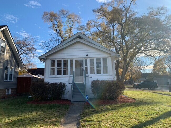 front - 2441 S Wayne Rd