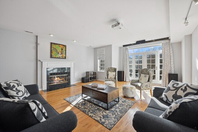 Building Photo - 2533 N Halsted St