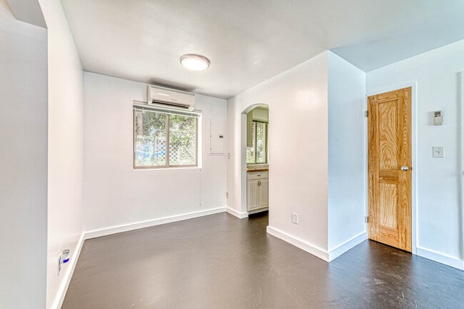 Building Photo - 12 Sunset Dr