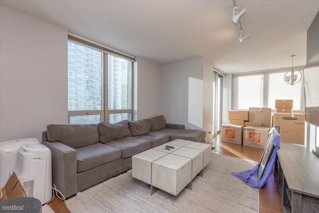 Building Photo - 2 br, 2 bath Condo - 200 W Grand Ave Apt 1203