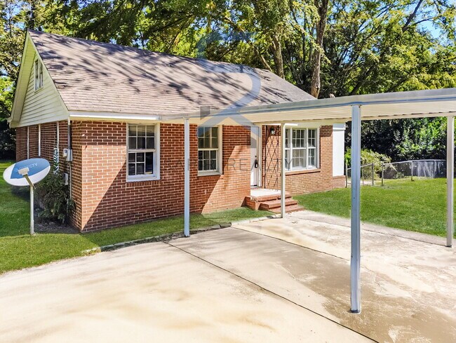 Foto del edificio - Move in before December 15th and choose your reward: a $250 Amazon Gift Card or a 55" Smart TV!